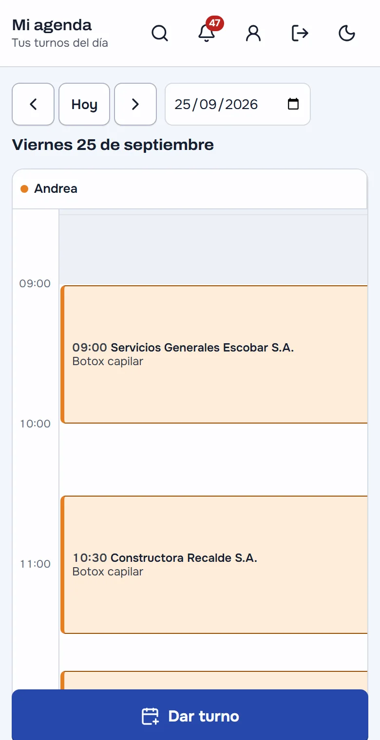 Mi agenda en el celular de una estilista: sus turnos del día en una columna y el botón «Dar turno» abajo.
