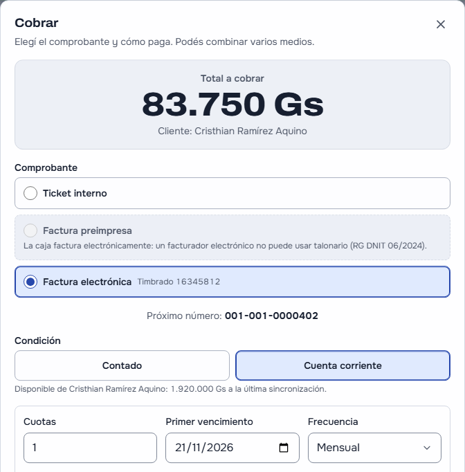 «Cobrar» en la caja a Cristhian Ramírez Aquino, con «Cuenta corriente» elegida: total a cobrar 83.750 Gs, la factura electrónica, «Disponible de Cristhian Ramírez Aquino: 1.920.000 Gs a la última sincronización» y el plan del fiado: 1 cuota, primer vencimiento el 21/11/2026 y frecuencia Mensual