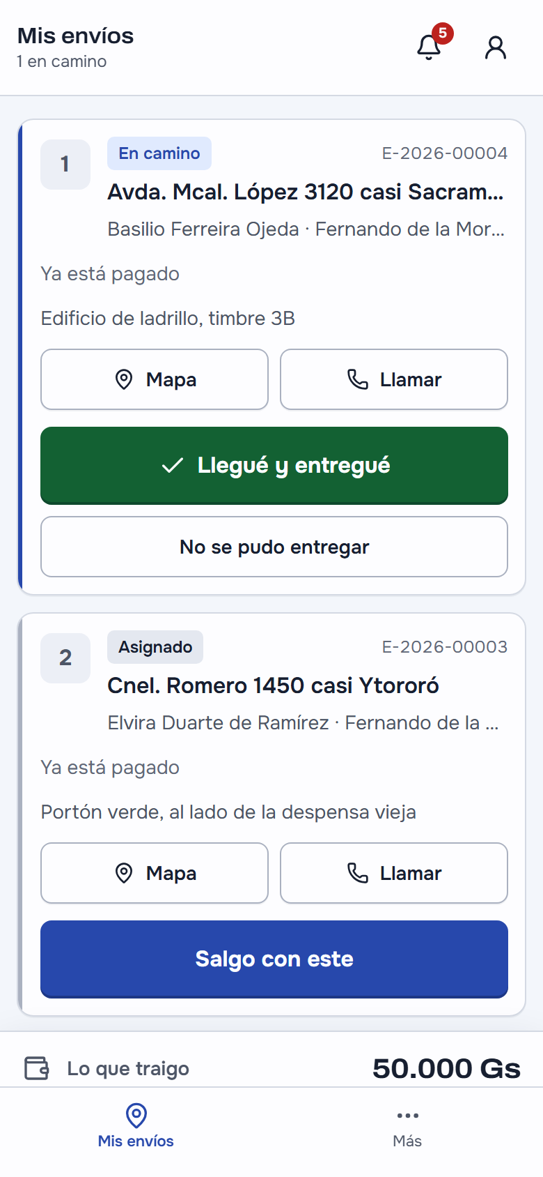 Mis envíos en el celular del repartidor: el envío 1, en camino a Avda. Mcal. López 3120, con su referencia («Edificio de ladrillo, timbre 3B»), «Mapa», «Llamar», «Llegué y entregué» y «No se pudo entregar»; el envío 2, asignado, con «Salgo con este»; y abajo «Lo que traigo: 50.000 Gs»