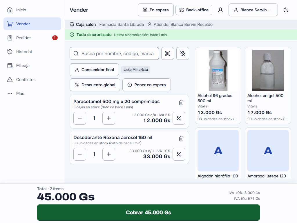 El carrito de la caja con el Paracetamol 500 mg x 20 comprimidos (12.000 Gs, IVA 5 %) y el Desodorante Rexona aerosol 150 ml (33.000 Gs, IVA 10 %): el total de 45.000 Gs con el IVA 10 % y el IVA 5 % por separado, y el botón «Cobrar 45.000 Gs»